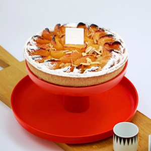 Tarte aux abricots de Carrément Bon, avec des abricots frais et sucrés sur une pâte sablée dorée, offrant un dessert léger et fruité.