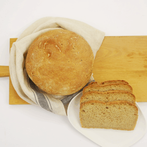Méteil gris de Carrément Bon, pain rustique à base de farine de blé et de seigle, offrant une texture dense et un goût authentique, idéal pour accompagner vos repas.