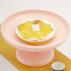 Tarte aux poires de Carrément Bon, avec des poires juteuses et une pâte délicatement dorée, idéale pour un dessert fruité et savoureux.