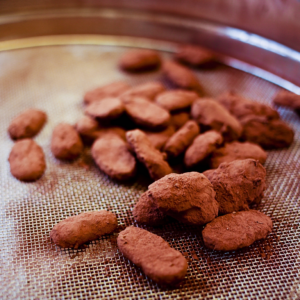Truffes au chocolat de Carrément Bon, délicates bouchées fondantes enrobées de cacao, offrant une expérience riche et gourmande pour les amateurs de chocolat.