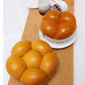 Brioche moelleuse et sucrée, légèrement dorée – délice artisanal Carrément Bon à Namur