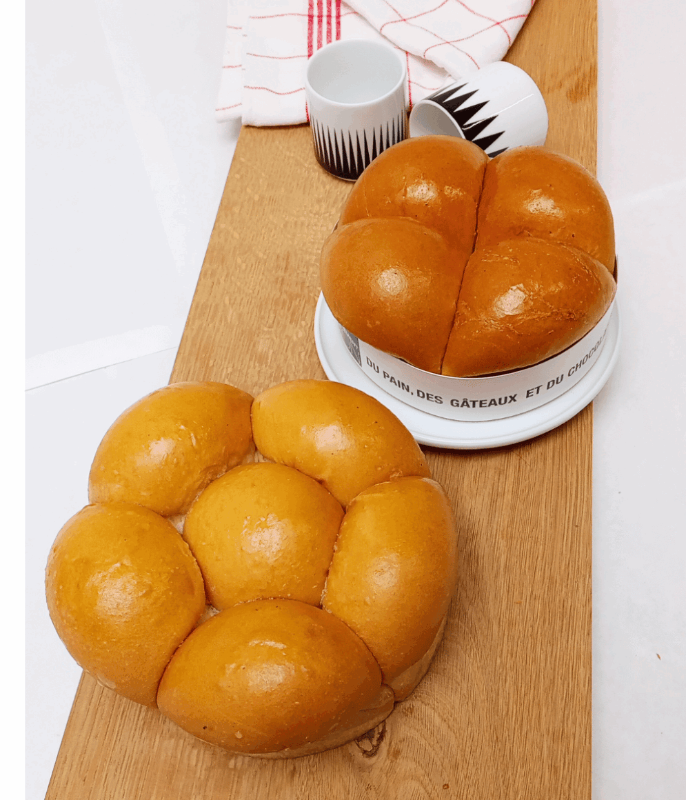 Brioche moelleuse et sucrée, légèrement dorée – délice artisanal Carrément Bon à Namur