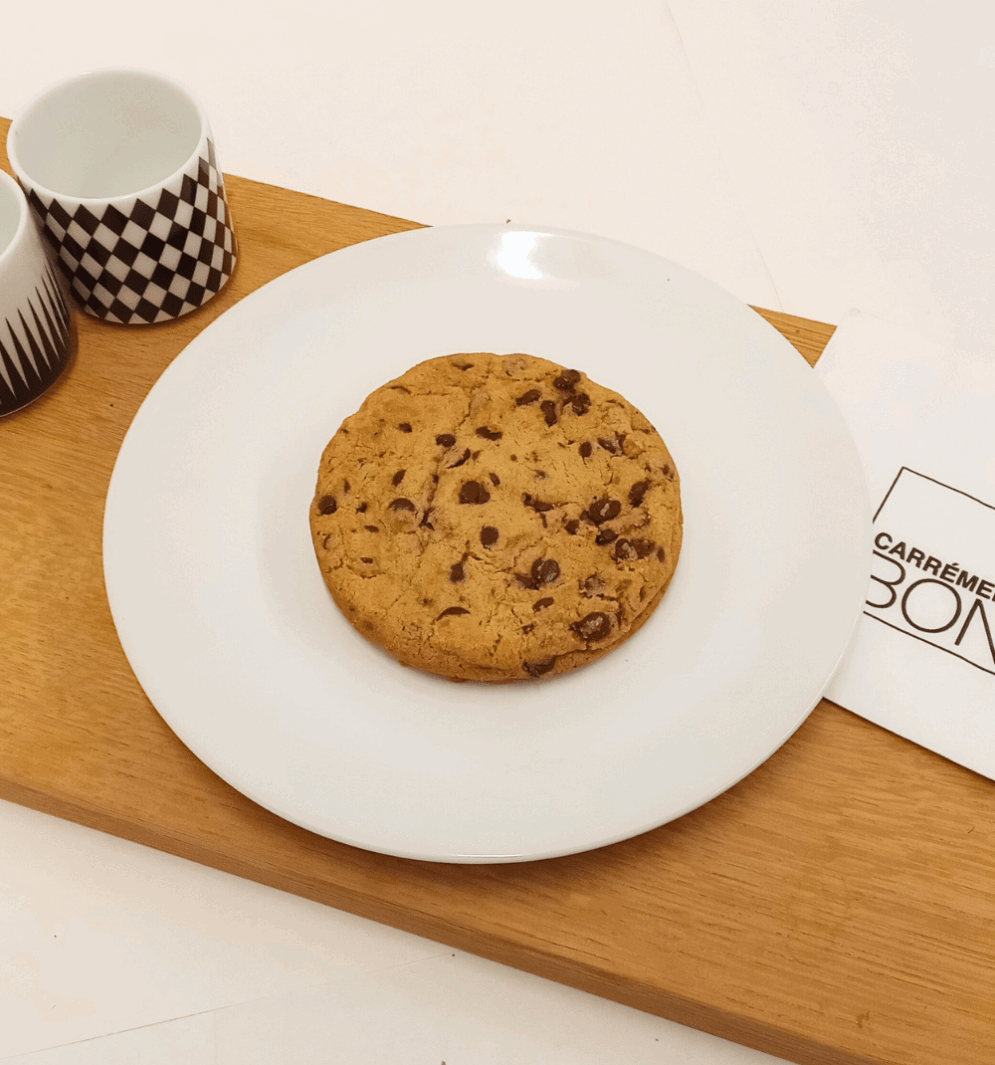 Cookies Carrément Bon, généreusement garnis de chocolat fondant et de morceaux croquants, pâtisserie maison 100% artisanale à Namur