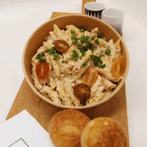 Pennes artisanales au thon, tomates cerises, œufs durs et persil frais – plat traiteur Carrément Bon