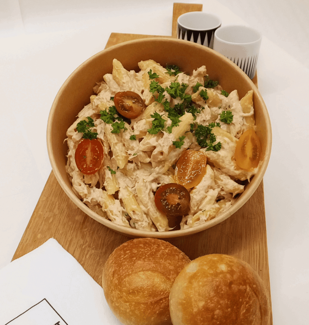 Pennes artisanales au thon, tomates cerises, œufs durs et persil frais – plat traiteur Carrément Bon