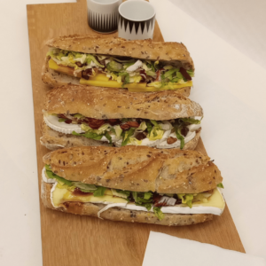 BAGUETTE GARNIE BRIE