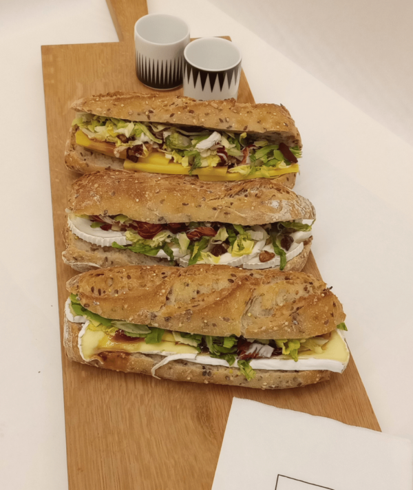 BAGUETTE GARNIE BRIE