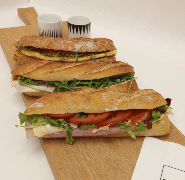 BAGUETTE GARNIE JAMBON FROMAGE